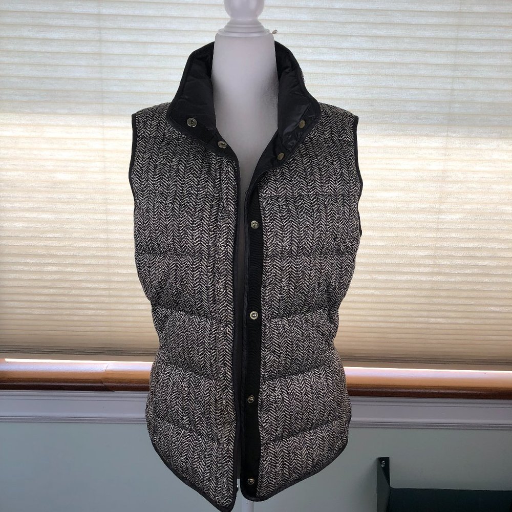 Banana Republic Cozy Snap Front Black & White Down Puffer Vest Quiet Luxury